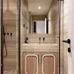 Stunning With Ac - Center Of