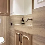 Stunning With Ac - Center Of