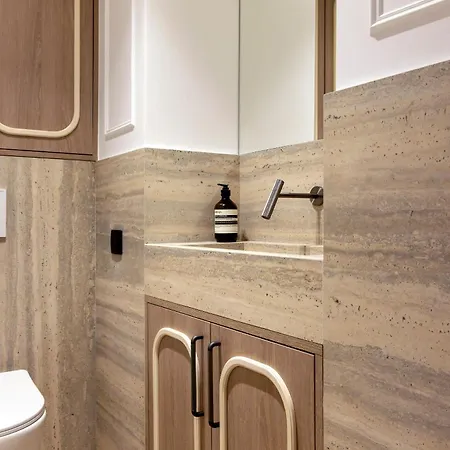 Stunning With Ac - Center Of