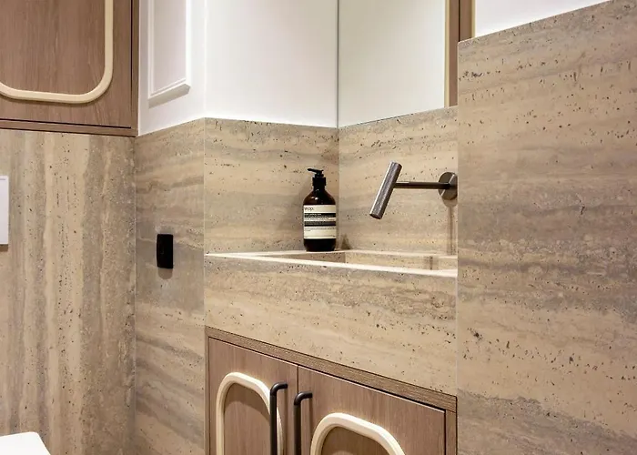 Stunning With Ac - Center Of